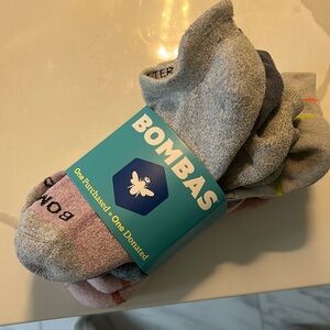 Women’s bombas Size Medium